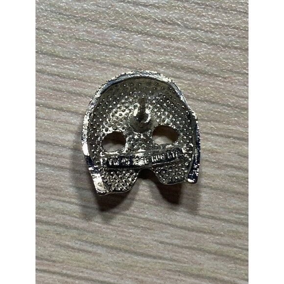 TM 1986 RUG LTD Phantom of the Opera Mask Lapel Pin - Picture 5 of 6
